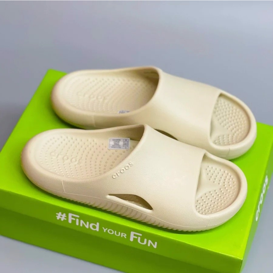 Crocs / Sandal Crocs / Crocs Mellow Slide / Crocs Slide / Sandal / Sandal Slide / Crocs Original / Selop Pria / Selop Wanita / Sandal Selop / Crocs Selop / Crocs Slide / Mellow Slide / Sandal Rumah / Sandal Pria / Sandal Wanita / Crocs Pria / Crocs Wanita