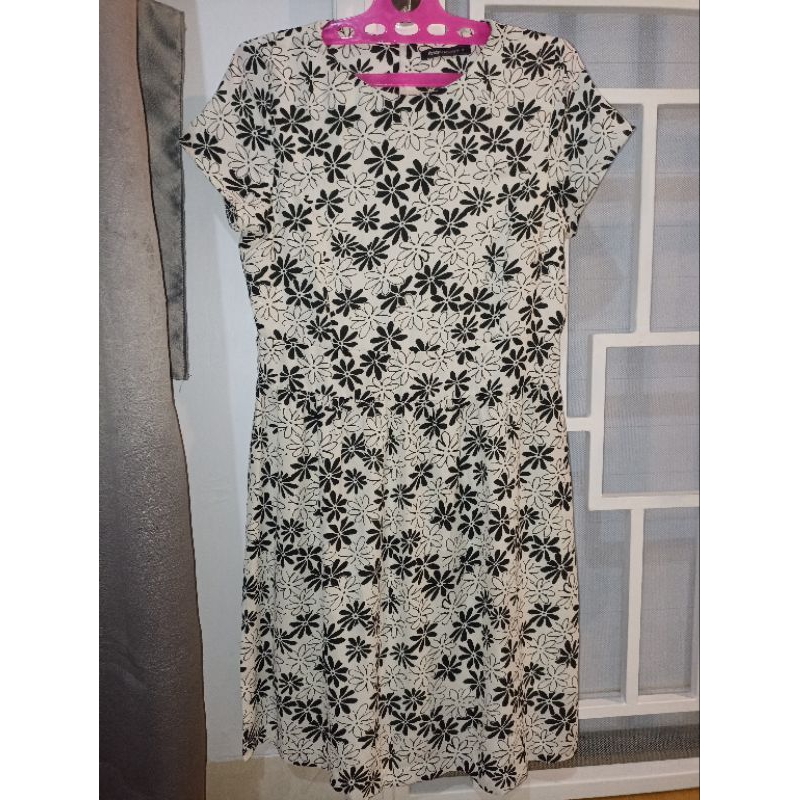 dress eprise bunga putih