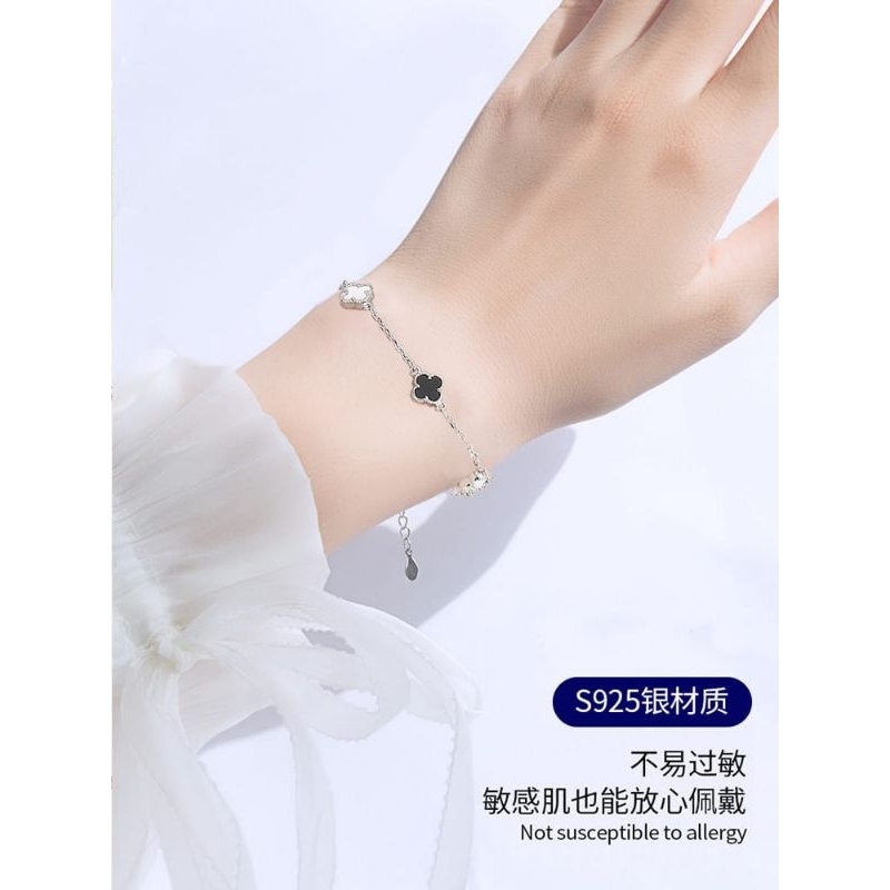 gelang rantai titanium fashion bunga clover hitam putih kecil