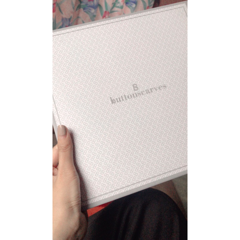 Preloved buttonscarves tapis satin square canary