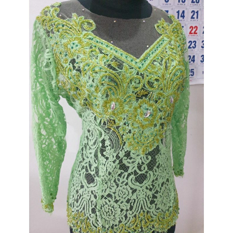 Kebaya jadi / Kebaya payet