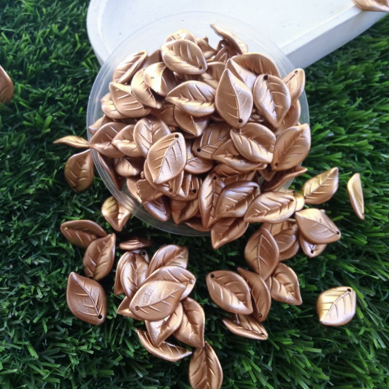 Daun akrilik warna coklat