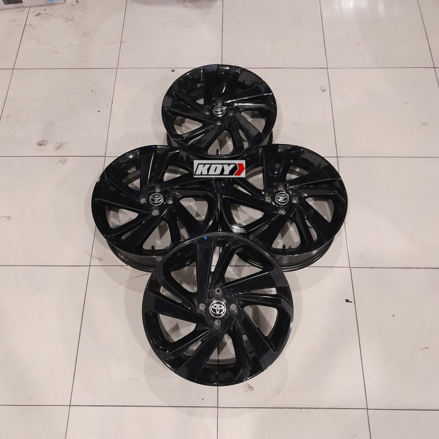 Velg Mobil Bekas Ring 17 STD RAIZE R17X6 4X100 ET40