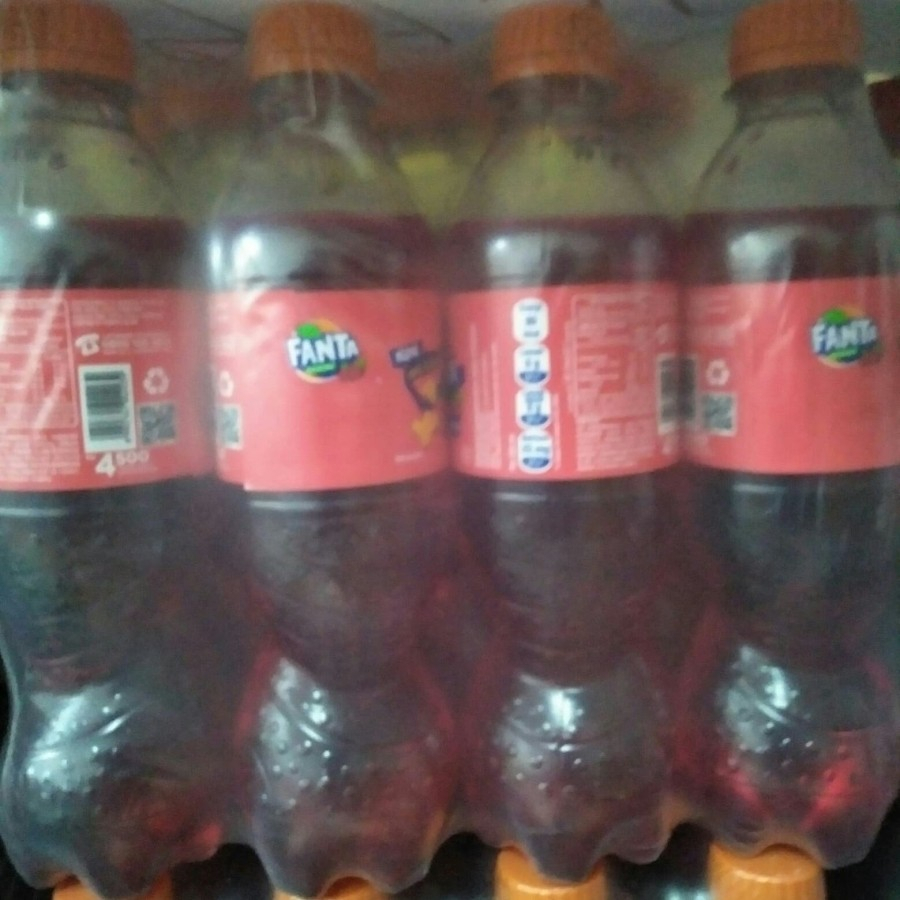 

Fanta Strawberry botol 390ml isi 12