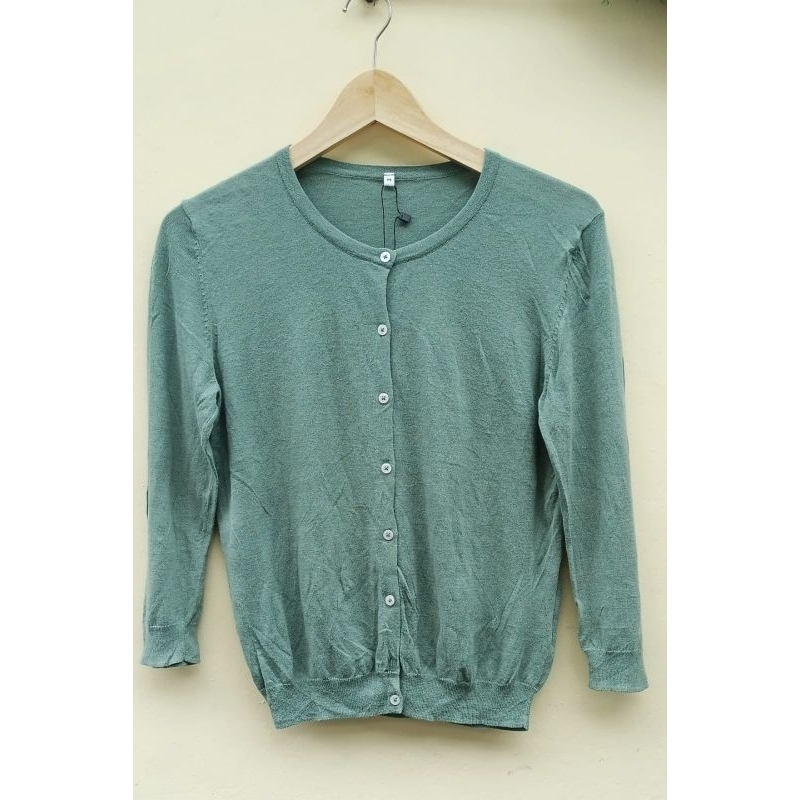 Sweater cardigan rajut knit warna sage green