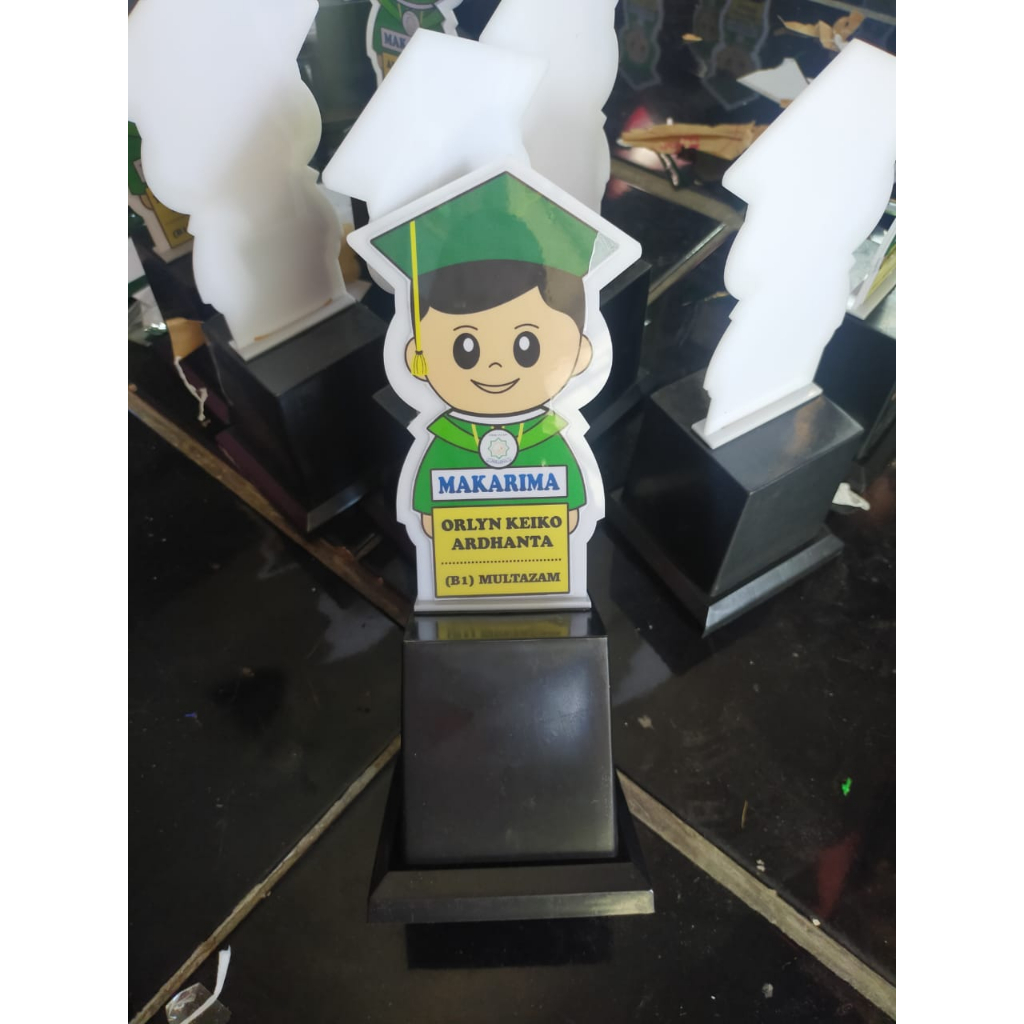plakat vandel akrilik anak wisuda akhirussanah cowok alas box plastik min order 1 kodi