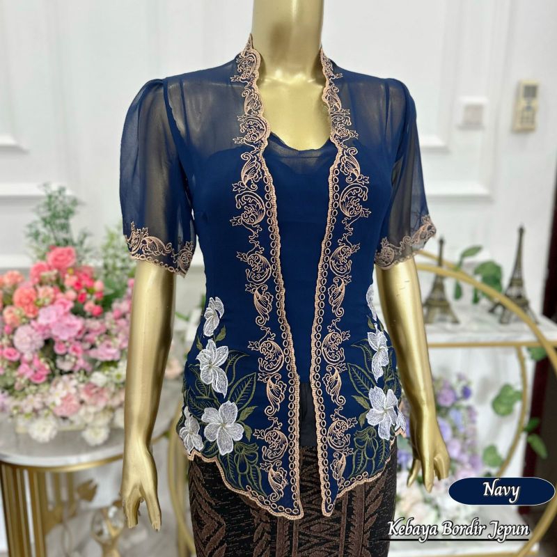 Kebaya Bordir Jepun lengan pendek