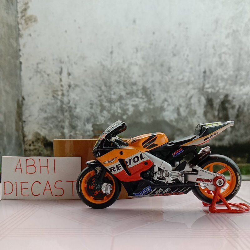 Diecast Maisto Honda RC211V Repsol 2003 Valentino Rossi miniatur motogp honda repsol vr46 sepaket ka