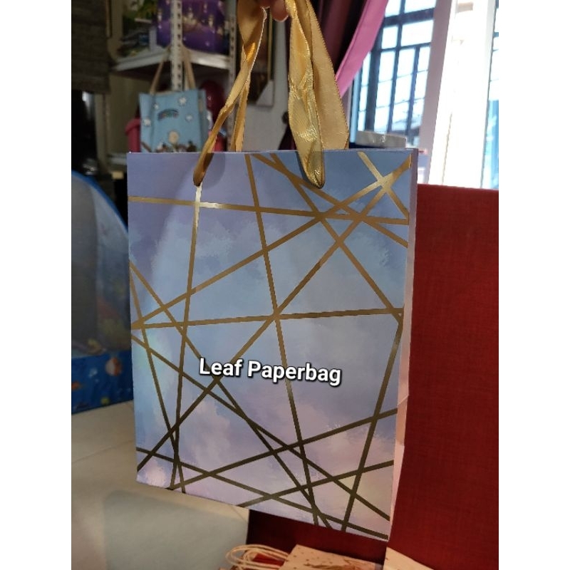 

Paper bag kado ungu marble motif marmer gift box hampers vintage / paper bag tebal / paper bag gradiasi kekinian / box kado tebal kotak kado kekinian kotak kado tebal sedang