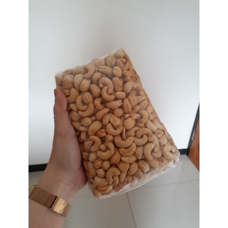 

KACANG METE MATANG SUPER 1KG