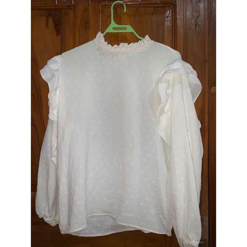 Preloved Olivia wrinkle blouse by yap official