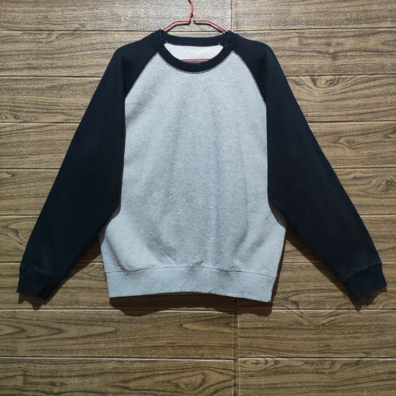crewneck pria uniqlo abu hitam original
