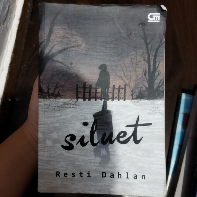 

(PRELOVED) SOFT COVER / SILUET - RESTI DAHLAN