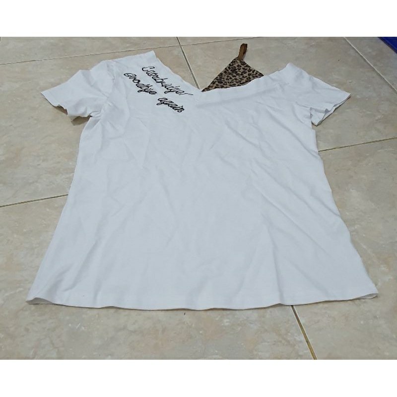 Baju Atasan putih macan