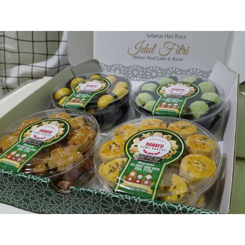 

RH Bakery Hampers Lebaran Isi 4 Toples 250 gram | Hampers Gratis kartu ucapan pita hangtag