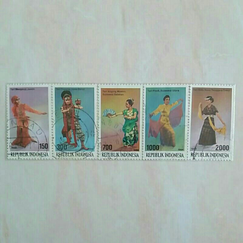 

(AB) Perangko Indonesia 1994 Tarian Daerah Seri 3 Set Lengkap 5pcs Used