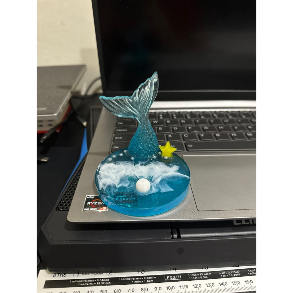 Holder Hp Dudukan Handphone Meja Stand Phone Mini Portable Model Unik Bahan Resin Tema Laut Putri Du