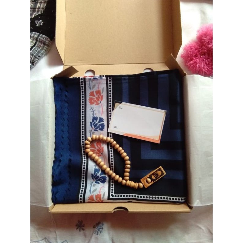 Hampers Jilbab Dua Motif Gift Wedding Birthday