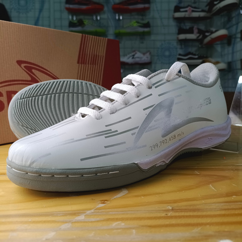 HOT SALE Sepatu Specs Bola Futsal Accelerator Lightspeed Reborn In Silver - Sepatu Futsal - Sepatu S