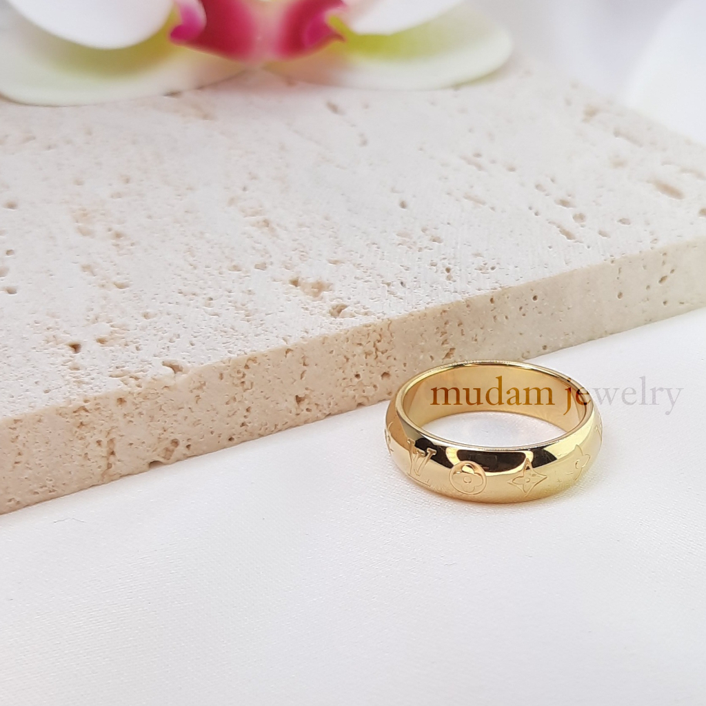 Cincin Titanium L* Dengan Embos Tersedia Warna Gold