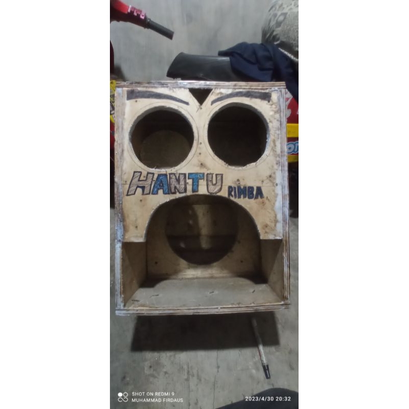 bok salon hantu rimba