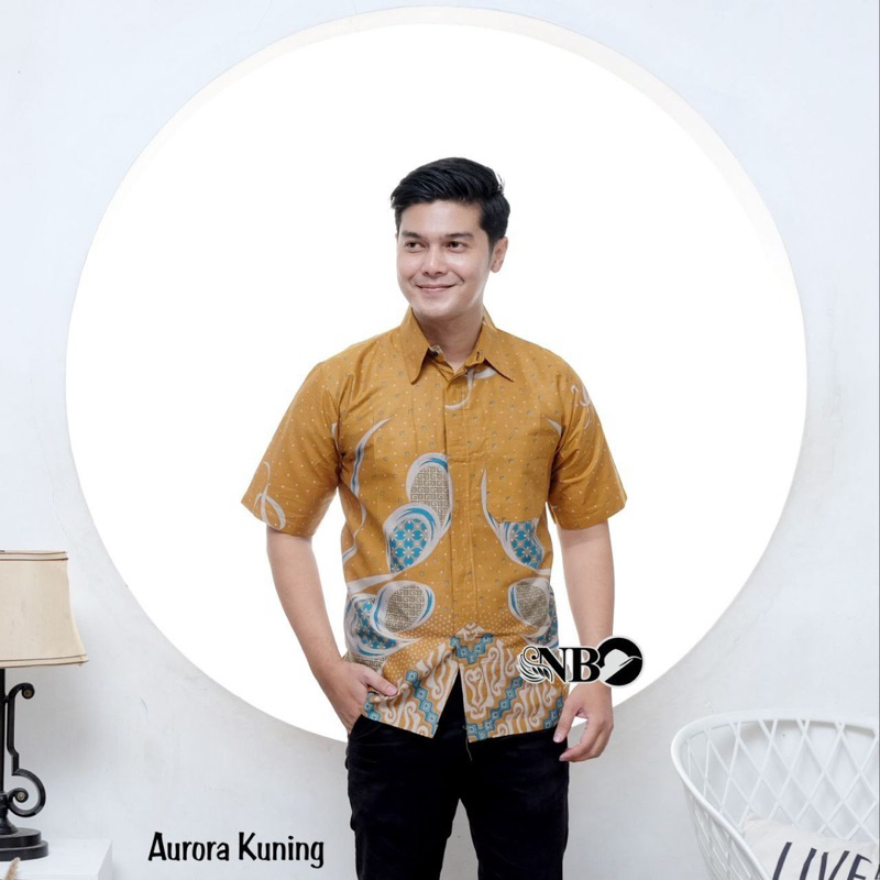 Kemeja batik pria lengan pendek motif aurora
