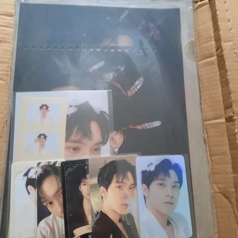 SEASON GREETING 2023 HENDERY WAYV WITH BENE HOLO PC HENDERY SG23
