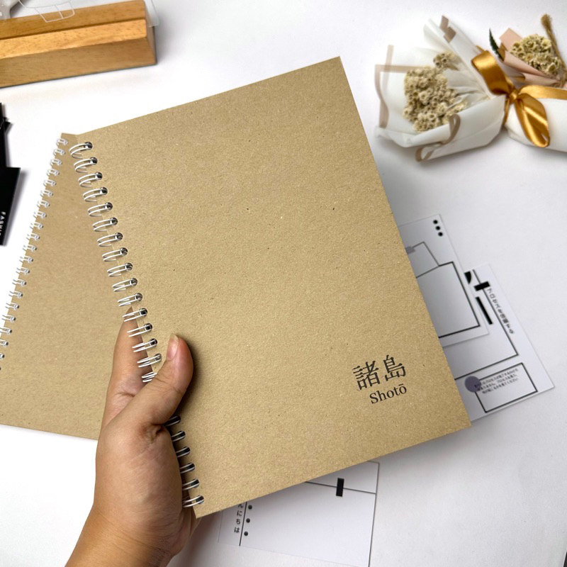 

Note book Notebook A5 Vintage Aesthetic Shoto/ Sketchbook / Notebook Cover Hitam/ Cover Kraft / Bening ( 70 lembar/140Halaman ) bc