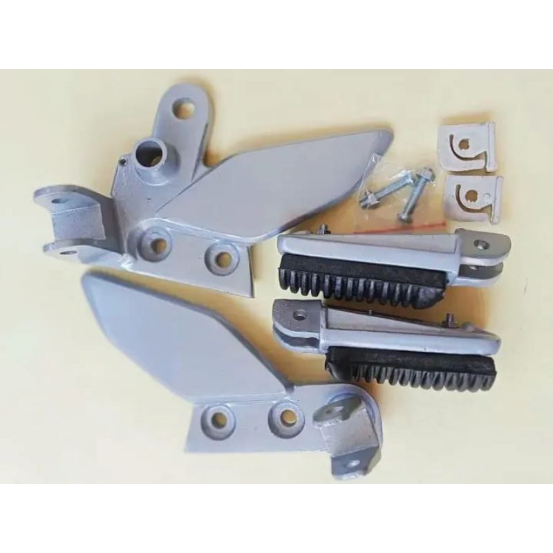 Footstep step, pijakan depan motor yamaha vixion old / vixion lama warna perak fuul set