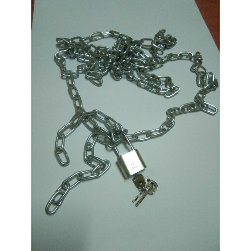 Gembok plus Rante 1/8 atau  (3 mm ) berbahan besi.