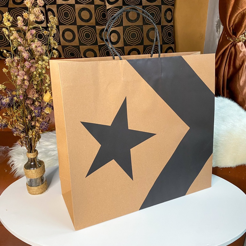 

Paper Bag Converse Size XL Original Store Pembungkus Kardus Sepatu Paperbag Mall