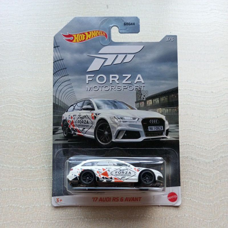 Hot Wheels 17 Audi RS 6 Avant Putih - Forza Motorsport