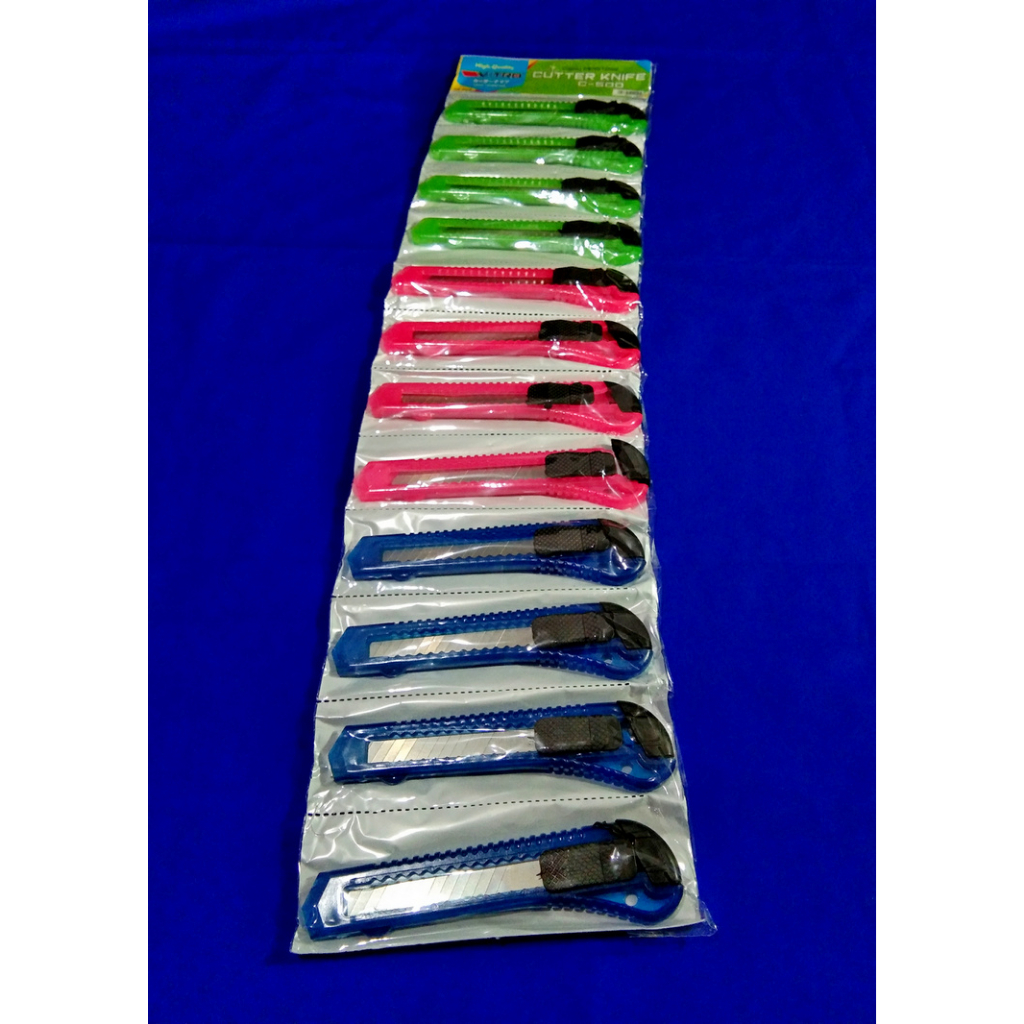 

Cutter Besar Rencengan ( 1 Pack - 12 Pcs ) ( IRRA STORE )