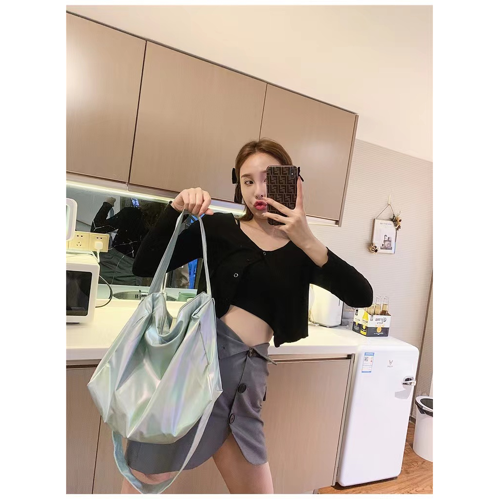 Versi Korea baru yang trendi dari tas bahu dalam tas kain nilon gadis kecil segar rasa tingkat tinggi tas Messenger laser tas yoga tas gym