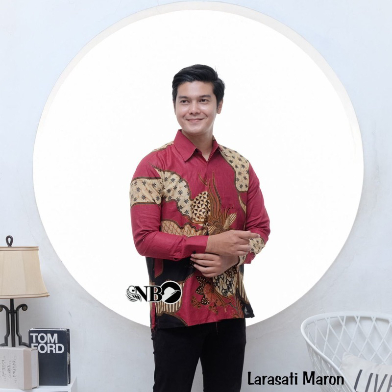 Kemeja batik pria lengan panjang motif laras ati marun