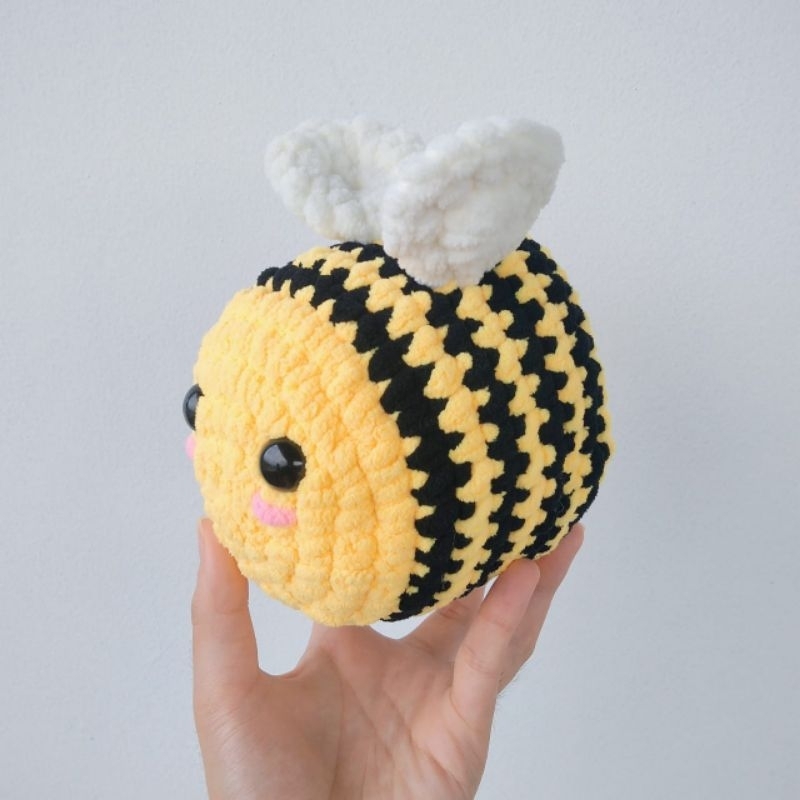 Boneka Amigurumi Lebah