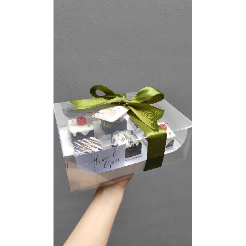 

Black Forest Cube (hampers ulang tahun)