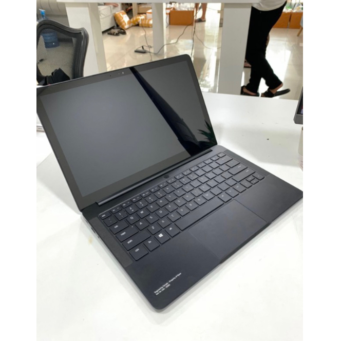 LAPTOP RAZER blade stealth 13” 4K toucscreen i7 -8550U /16gb /256