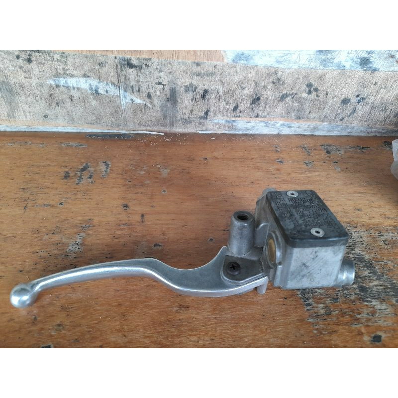 Master rem suzuki spin,new smash,hayate dan skydriveKodisi layak pakai,barang ori copotan motor.
Sud