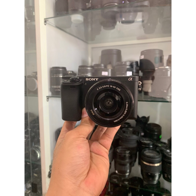 sony a6400 + lensa kit + lensa 35mm oss