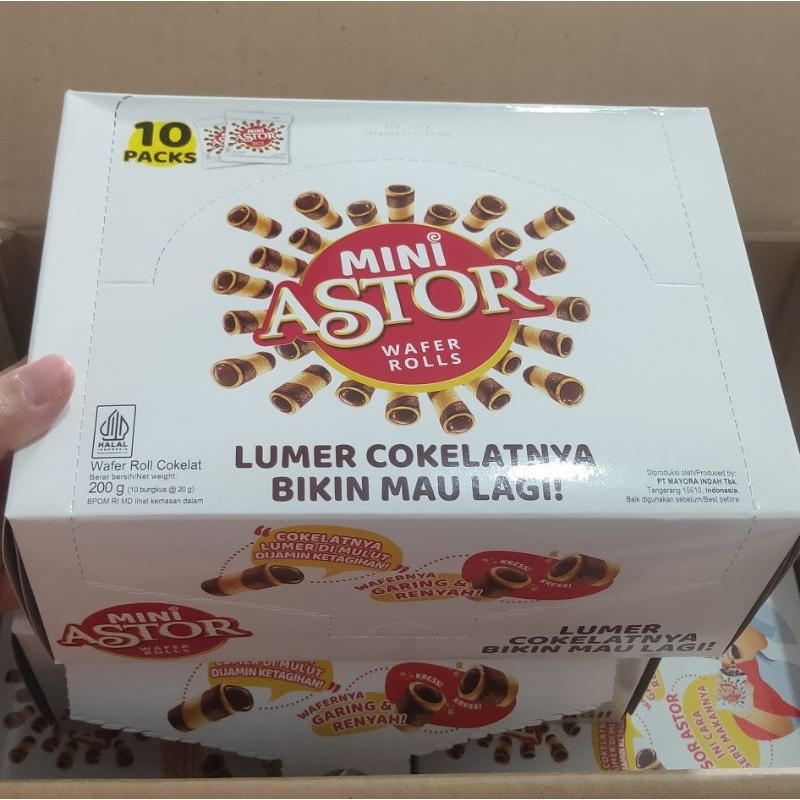 

agen distributor cemilan makanan ringan biskuit wafer mini astor wafer rolls pack murah