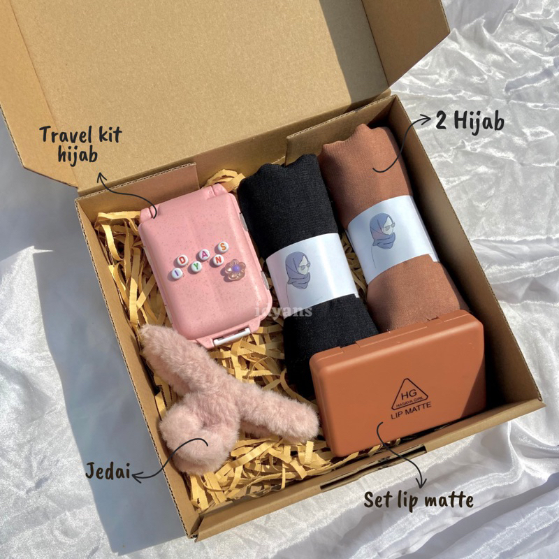 TRAVEL KIT HIJAB KADO WANITA HAMPERS GIFTBOX CUSTOM KARTU UCAPAN