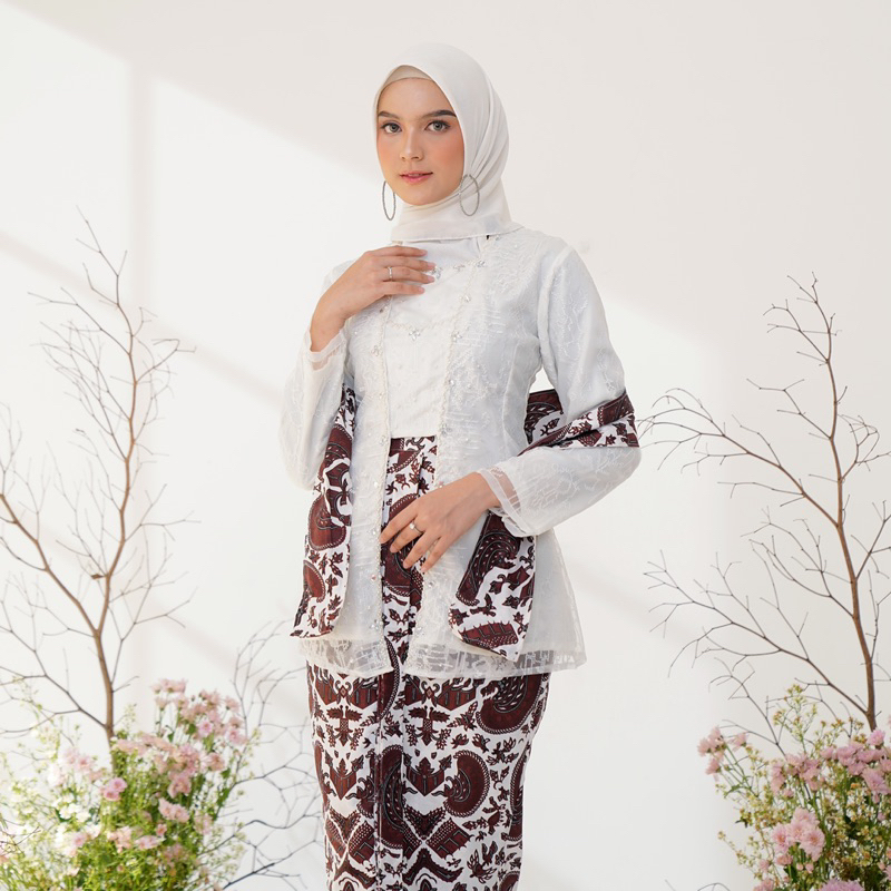 Kebaya Kutubaru Putih / Kebaya Akad nikah / Kebaya Kutubaru Wisuda Modern