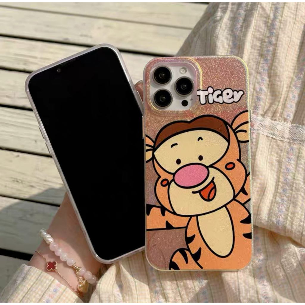 NEW CHUBBY CARTOON CASE !! WINNIE THE POOH GLITTER HOLOGRAM CASE PIGLET TIGER POOH IPHONE 14 PROMAX 14 PRO 14 13 PROMAX 13 PRO 13 12 PROMAX 12 PRO 12 11 SOFTCASE