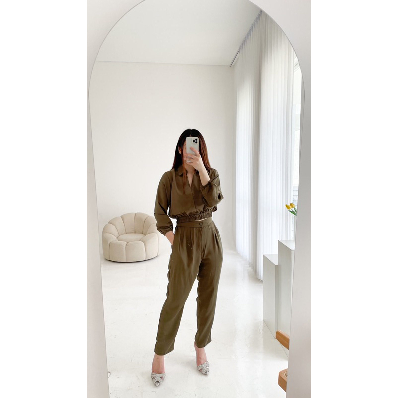 caroline set