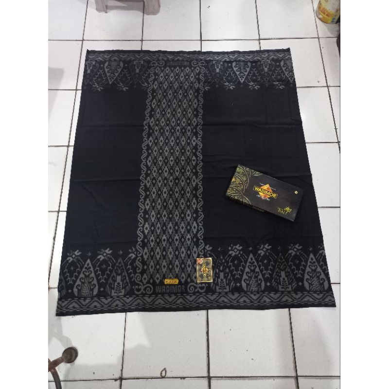 Sarung wadimor Bali motif kembang