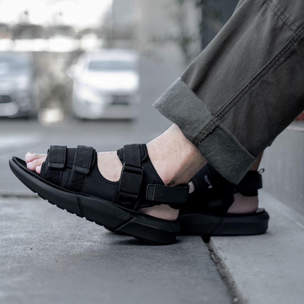 Extrovert Full Black | Sandal Gunung Original Urban Santai Kasual Pria Sendal Footwear New Ori | FORIND x Reyl