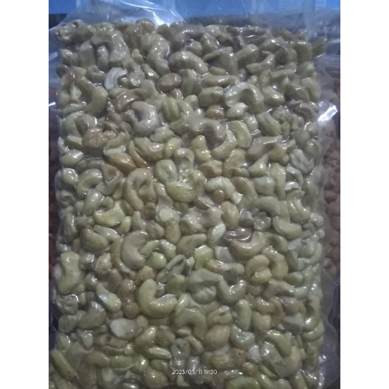 

kacang Mede mentah