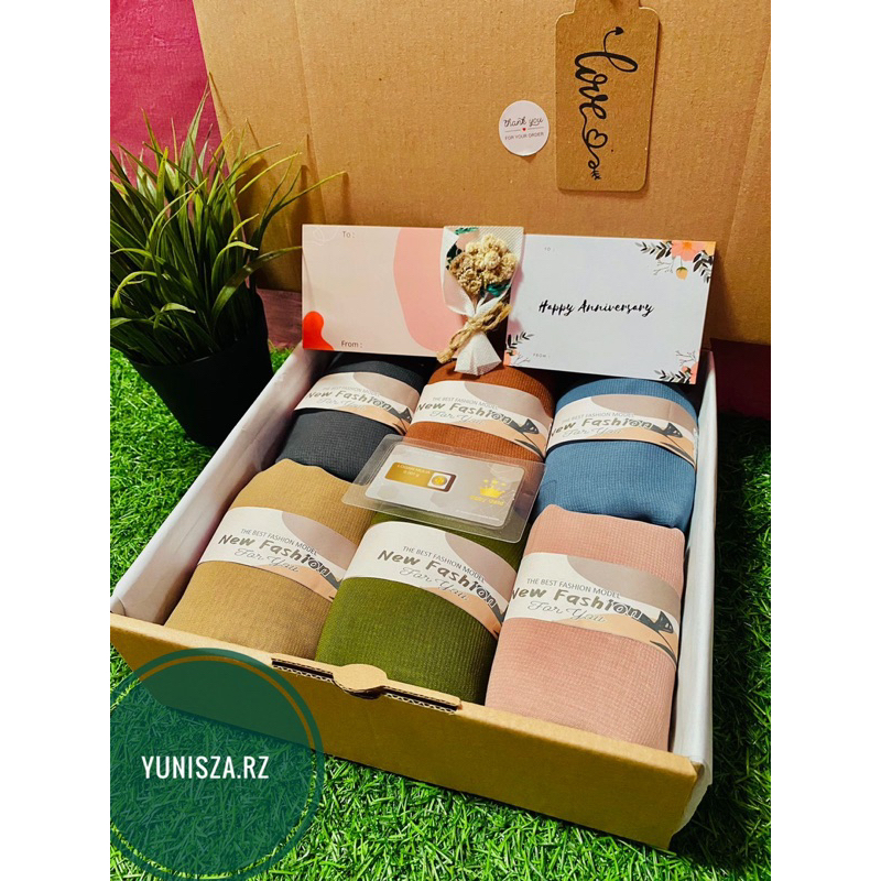 

Gift box hijab/ hampers hijab premium/kado hijab/ kado hijab mix/kado ultah/ kado wisuda/anniversary/wedding/box hijab