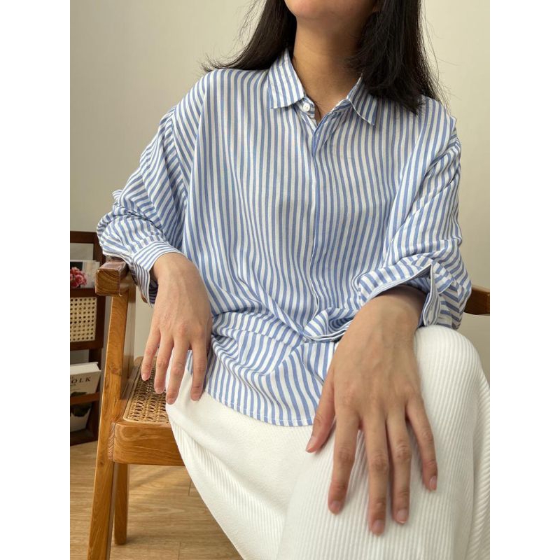 kemeja oversize strip baby blue